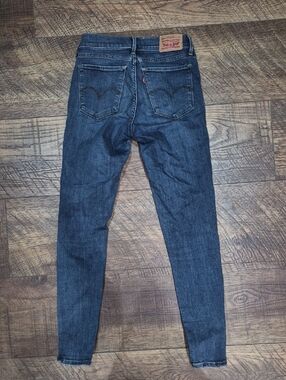 Levi's Women's 710 Super Skinny Distressed Jeans Waist 26 Length 28